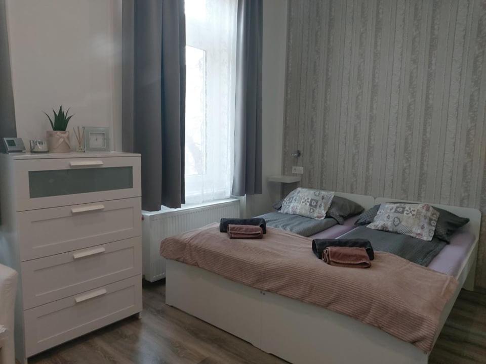 Pompar Belvarosi Apartman Seghedin Exterior foto