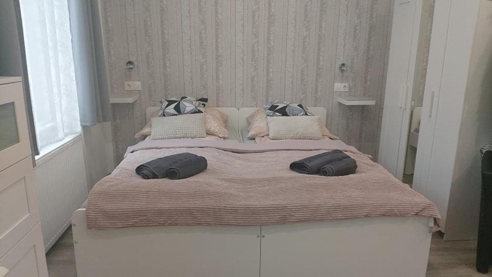 Pompar Belvarosi Apartman Seghedin Exterior foto