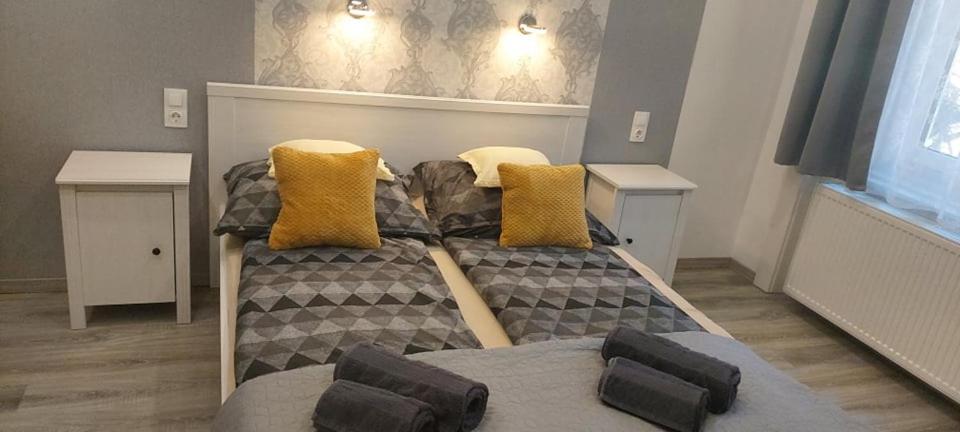 Pompar Belvarosi Apartman Seghedin Exterior foto