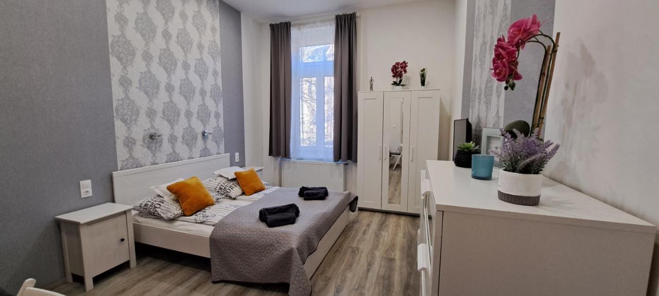 Pompar Belvarosi Apartman Seghedin Exterior foto